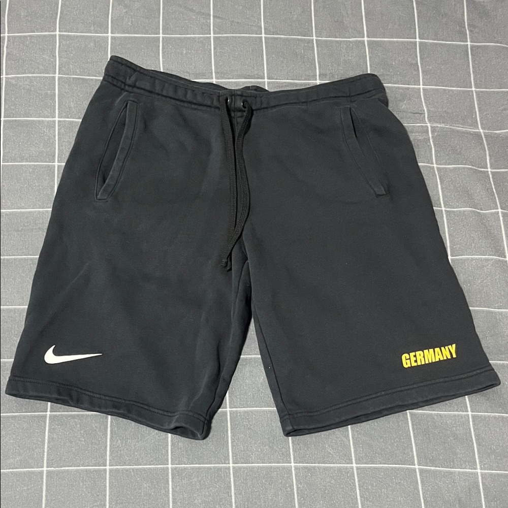 Nike Men's Black and Yellow Athletic Shorts